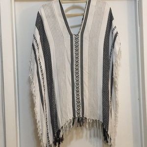 BCBGeneration Black/White Poncho